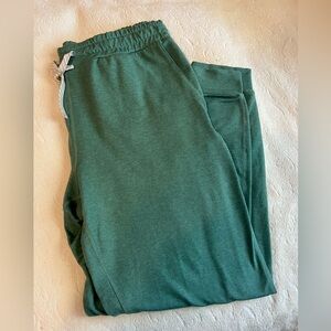 Vuori daily jogger size small imperfect